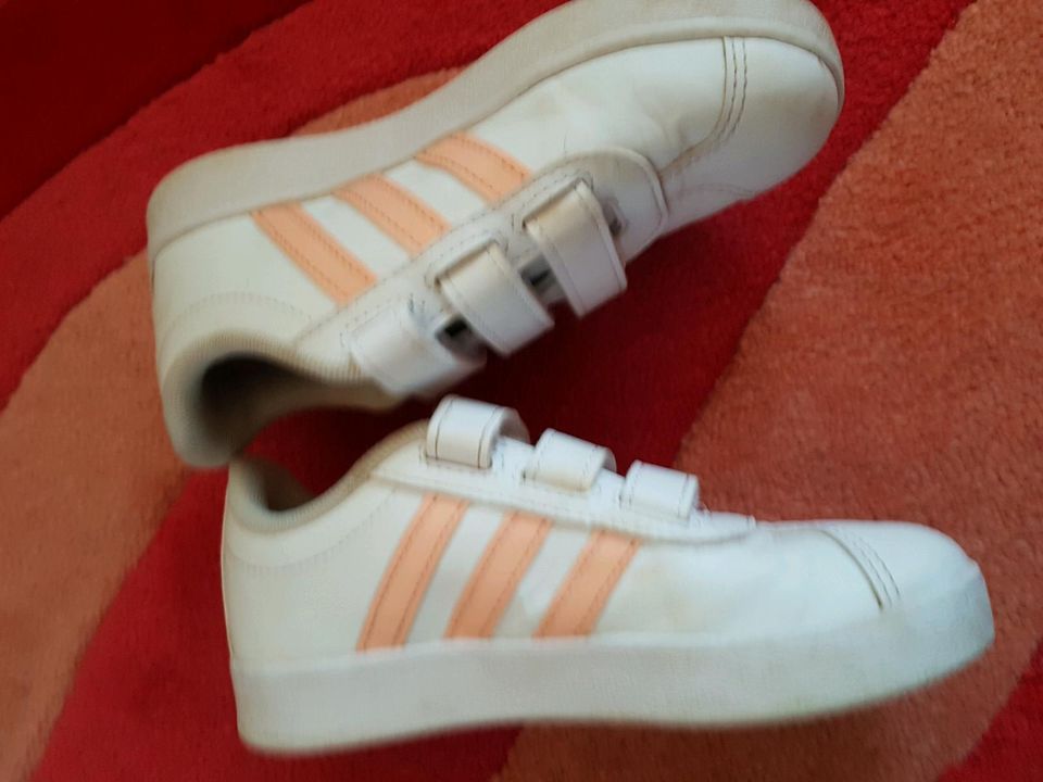 Adidas Turnschuhe Gr 29 in Ilsede