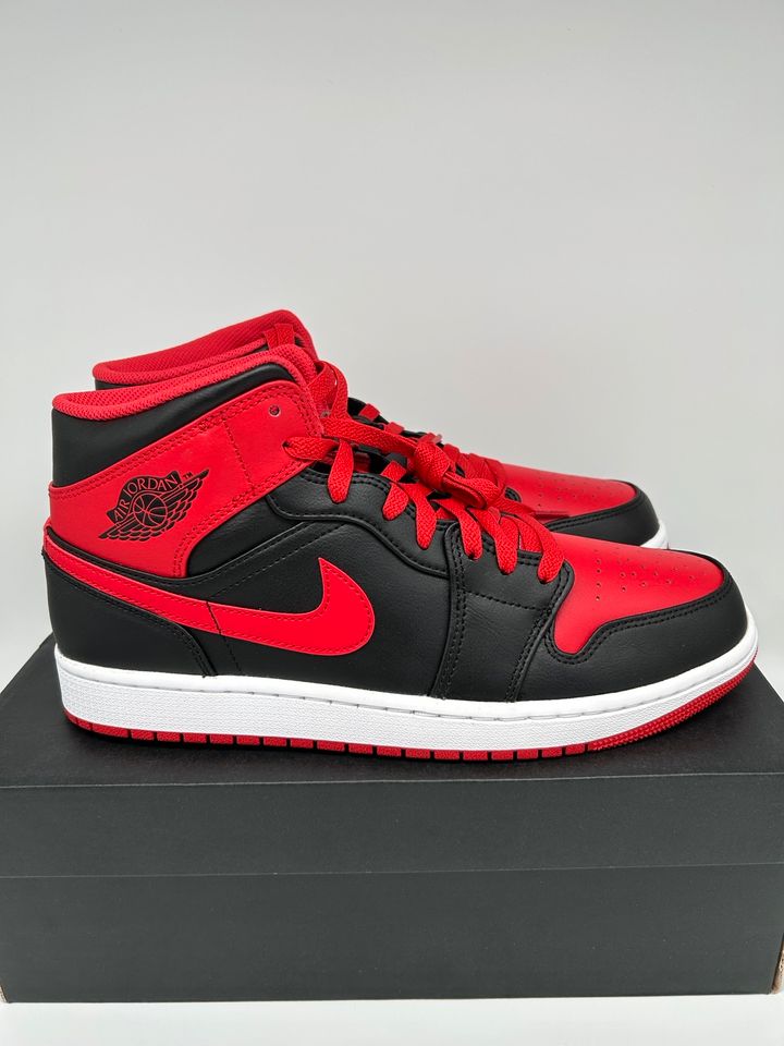 Nike Air Jordan 1 Mid Sneaker Gr. 45 NEU rot schwarz bred in Aachen