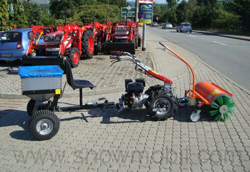 Geräteträger KM5 13PS mit Kehrmaschine mit Nirosta Streuer in Schwarzenberg (Erzgebirge)