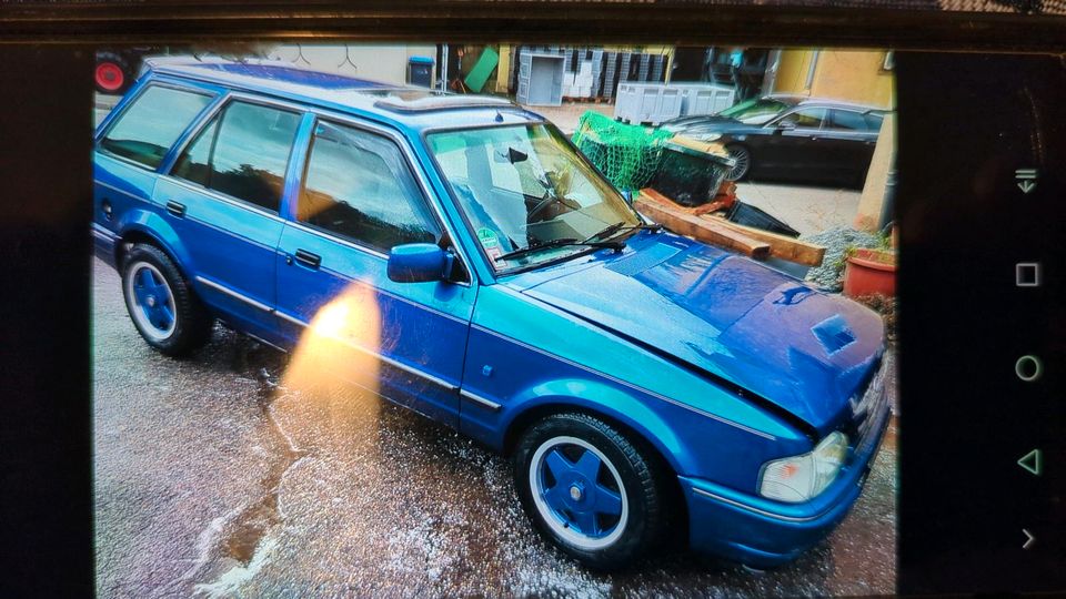 Ford Escort Kombi Ghia 5türer mk4 in blau metallic in Ilsfeld