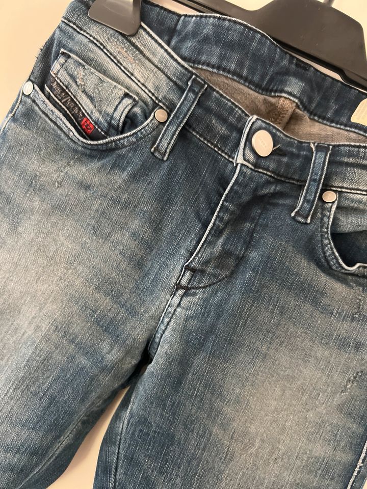 Diesel Skinzee Low Zip Jeans W25/32 in Rösrath