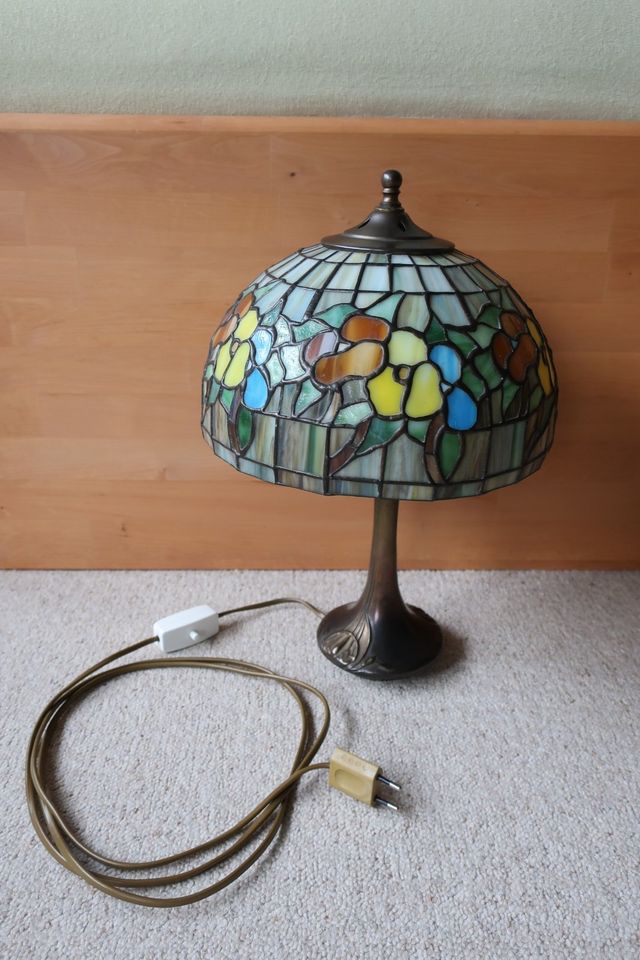 Tiffany Stil Tischlampe Tischleuchte 70er Jahre Goldkant in Niddatal