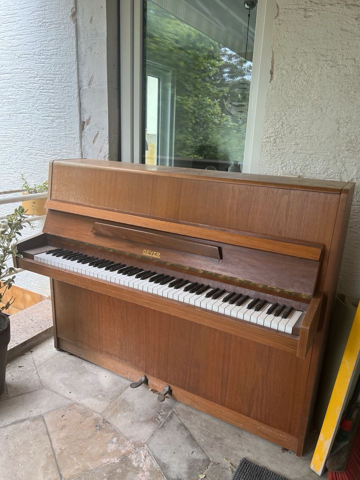 Klavier Geyer *zu verschenken* in Mörfelden-Walldorf