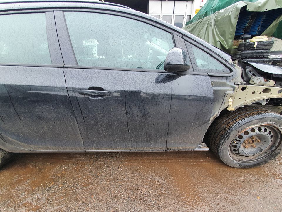 Opel Astra J Seitentür Tür vorne rechts Schwarz Z22C Bj.2012 in Bremervörde