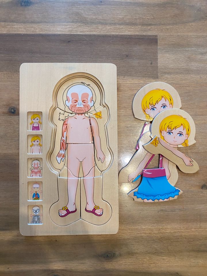 Puzzle aus Holz Aufbau des Körpers - Mädchen in Altdorf