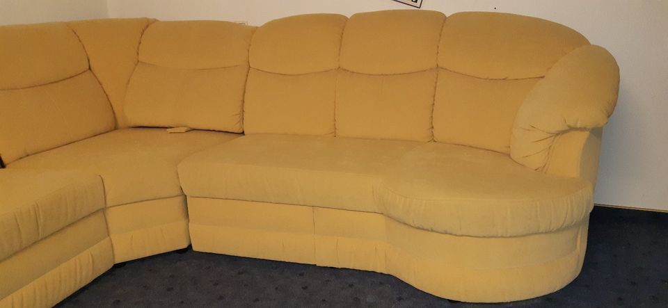 Couch/ Sofa mit Bettfunktion und Bettkasten, neuwertig! in Rüthen