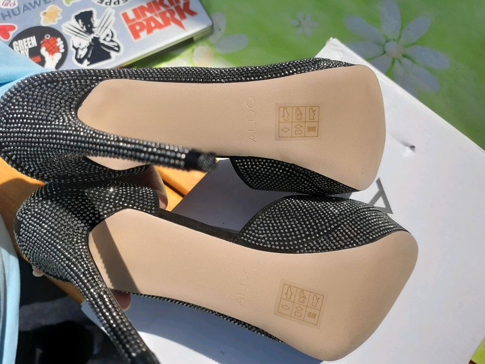Schuhe mit Absatz, Marke Aldo, schwarz, Größe 40 – neu mit Etik in Offingen