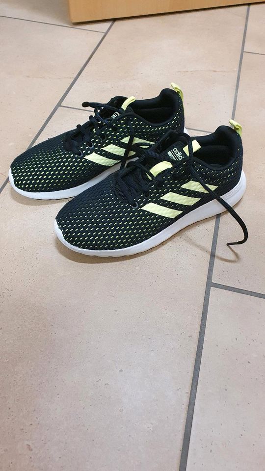 Adidas Turnschuhe Sport Halle Gr. 38,5 in Wüstenrot