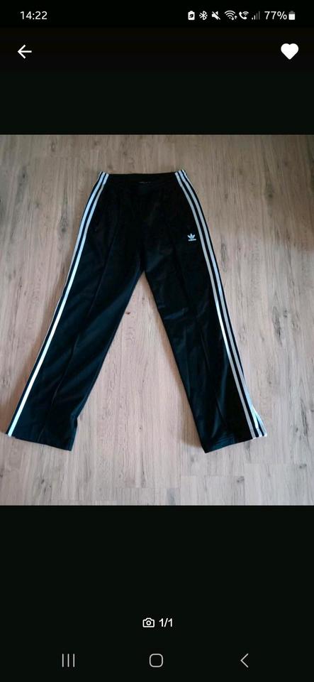 Adidas Gr. S Trainingshose/Sporthose mit Reißverschlüssen in Tuttlingen