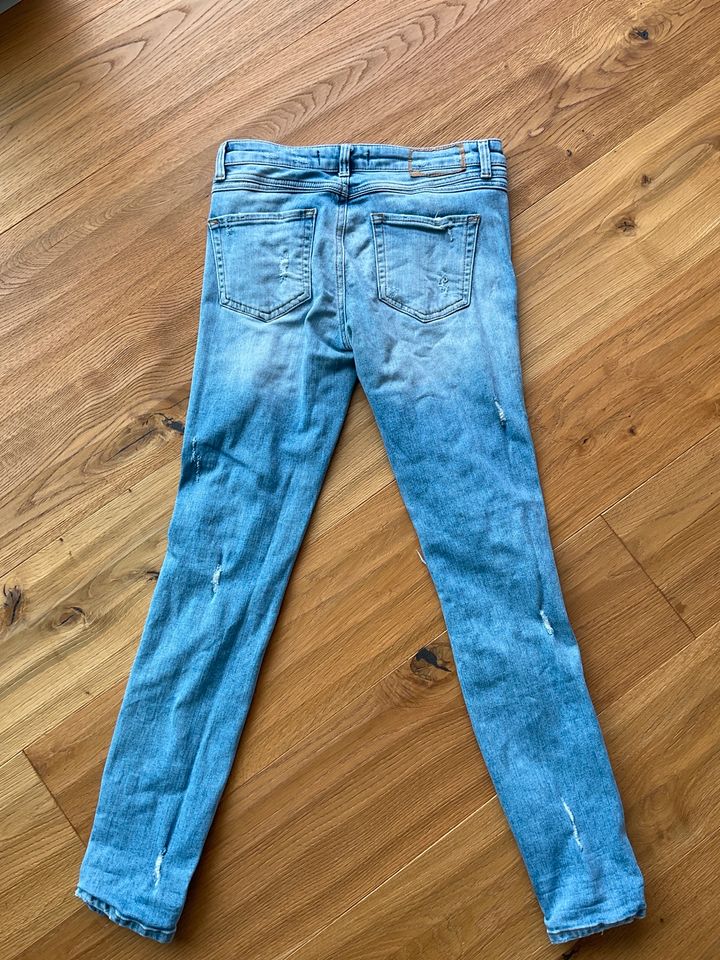 Zara Jeans Cutouts 34 in Bergkamen