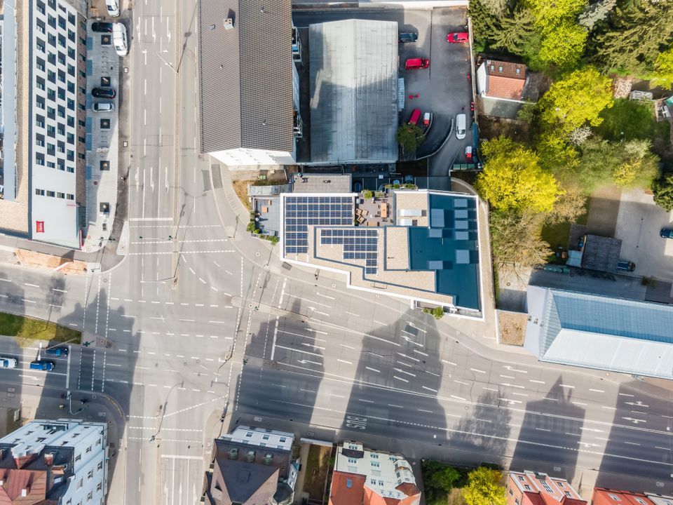 Hochwertige Ladenfläche mit Glasfront in stark frequentierter Ecklage am Stobäusplatz in Regensburg