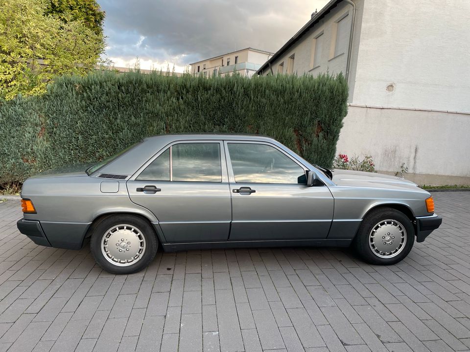 Mercedes Benz Oldtimer 190d 2.5 W201 in Dortmund