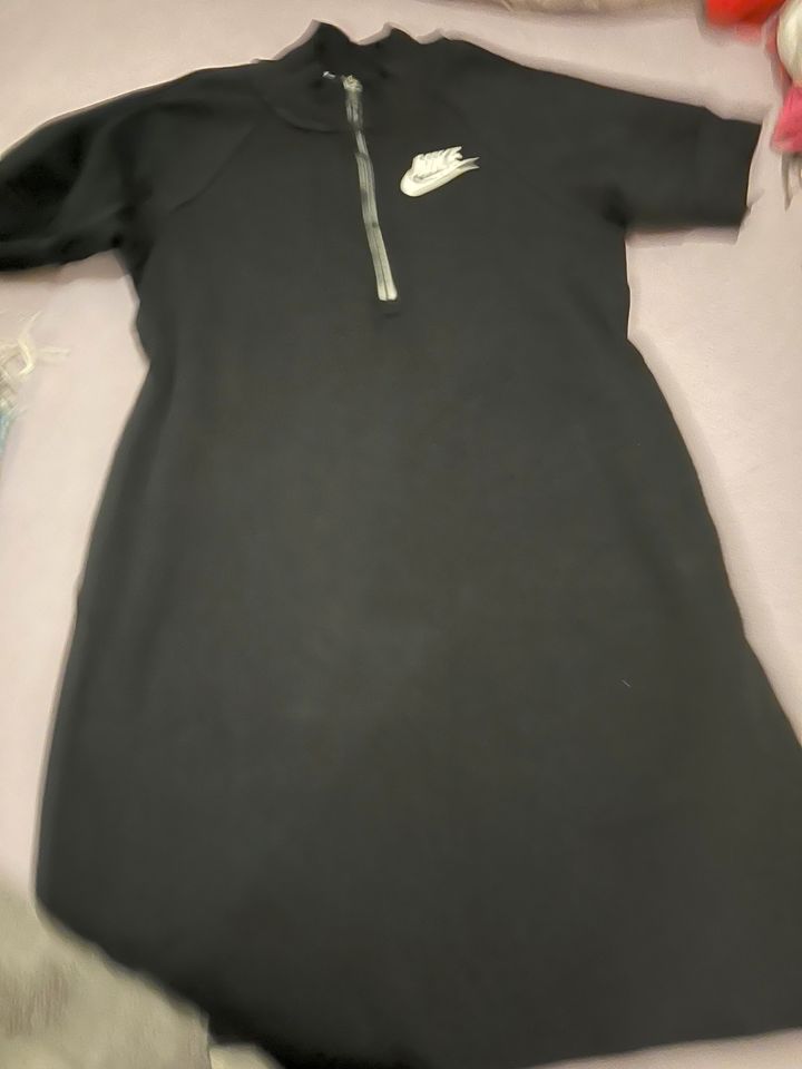Kleid Nike 36 in Hamburg