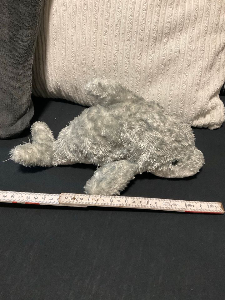 Stofftier Kuscheltier Delfin Delphin grau weiß ca 30 cm in Hilden