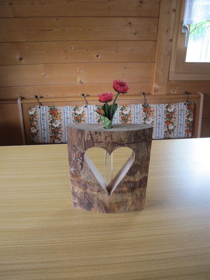 Holzscheibe mit Herzmotiv für Deko, Hochzeit, Geburtstag usw. in Sulingen