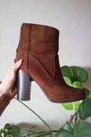 Boots Schuhe braun Karamell Absatzschuhe Größe 36 9cm Absatz Hessen - Wetter (Hessen) Vorschau