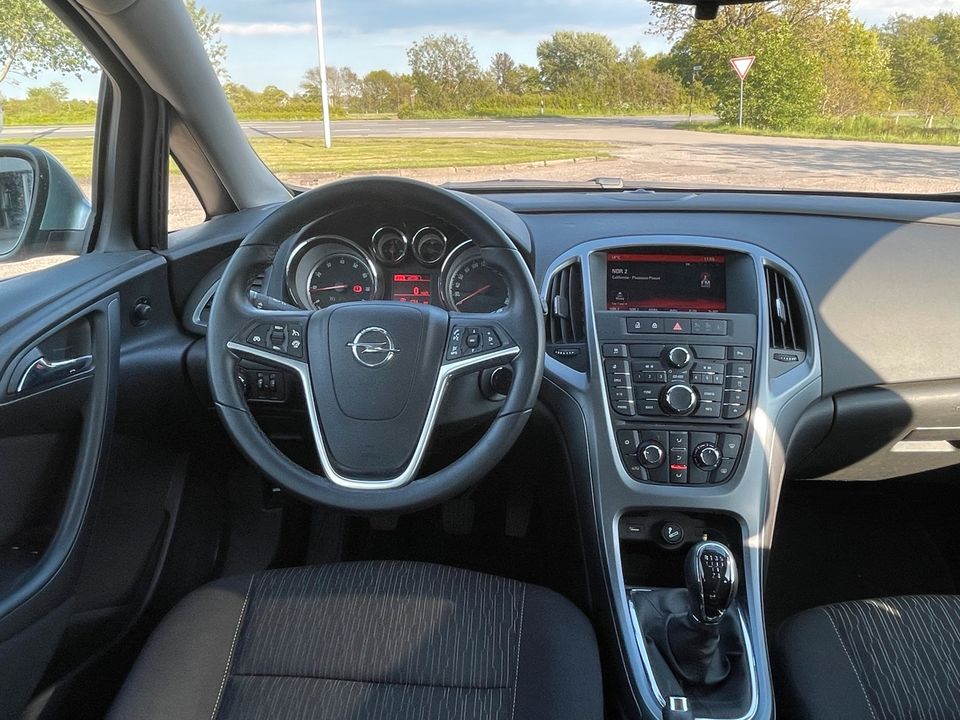 Opel Astra Sports Tourer 1.6l Selection in Husum