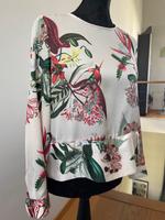 Stylische Bluse mit herrlichem Muster Größe S Hessen - Linsengericht Vorschau