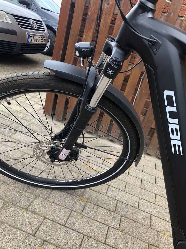 Cube Touring hybrid Pro 28“ Herren E-Bike in Rietberg