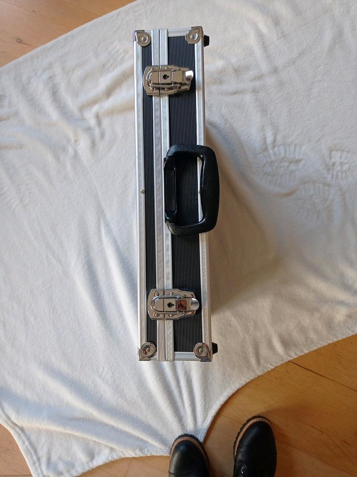 Messerset im Koffer in Einhausen