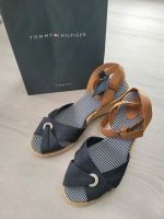 Tommy Hilfiger Keilabsatz Sommerschuhe Sandalen Niedersachsen - Visselhövede Vorschau