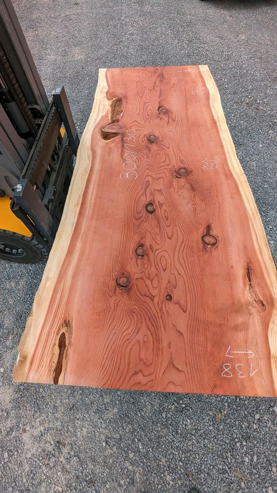 Red Wood Bohle / Mammutbaum Tischplatte / XXL Bohle Esstisch in Rot am See