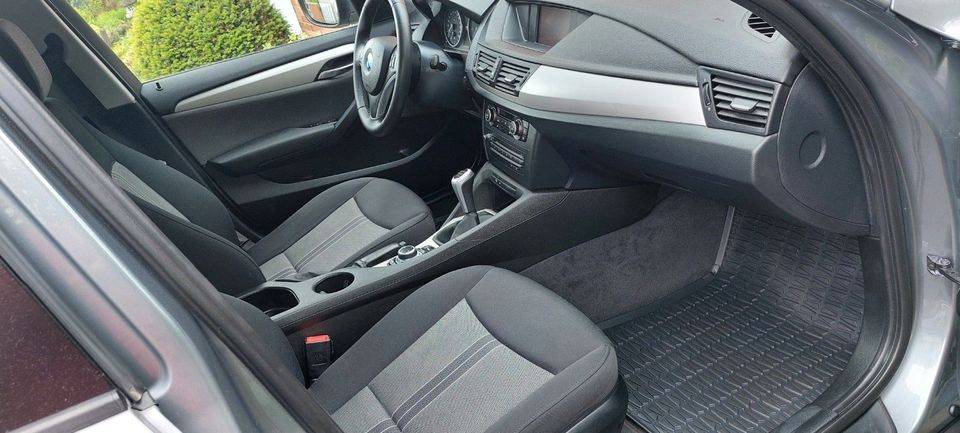 BMW X1 sDrive18i - Klimaautomatik/ Navigation in Velbert
