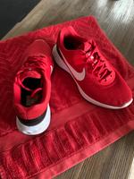 Turnschuhe Sneaker NIKE Gr. 43 rot Thüringen - Weißenborn Vorschau