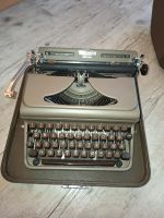 Triumph DURABEL Schreibmaschine mit Koffer /Vintage Nordrhein-Westfalen - Paderborn Vorschau