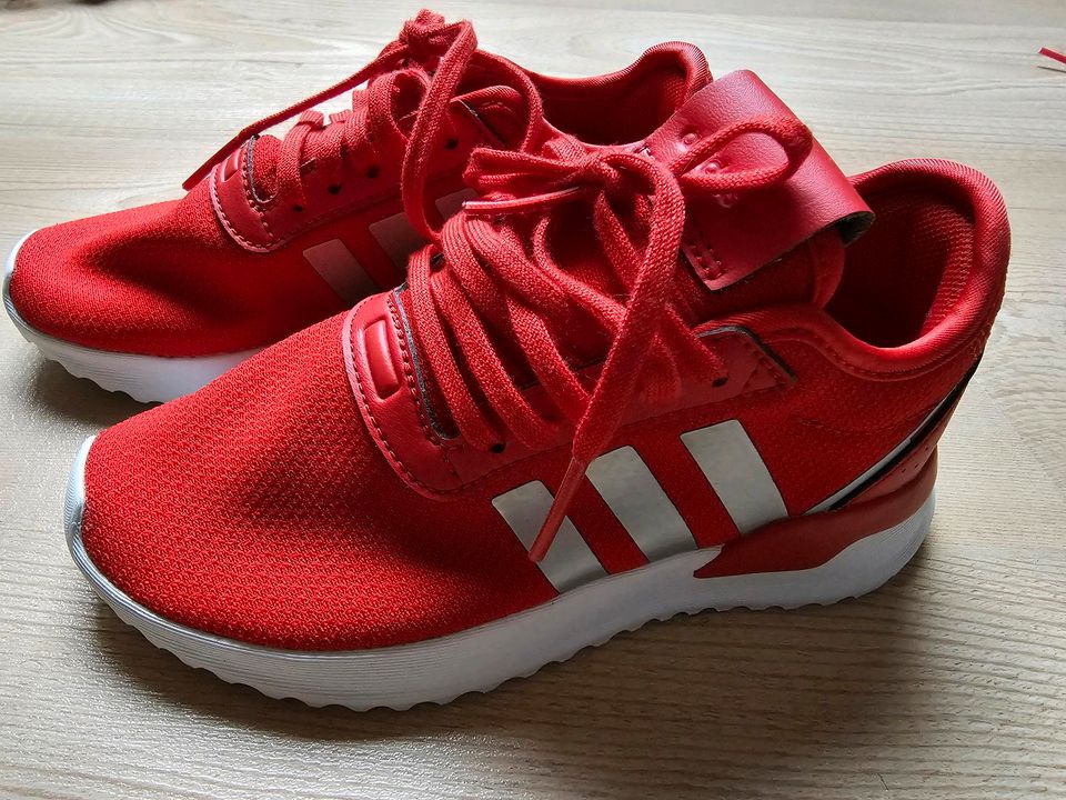 Adidas Sneaker rot zum Schlupfen Gr. 30 - NEU in Höchstadt