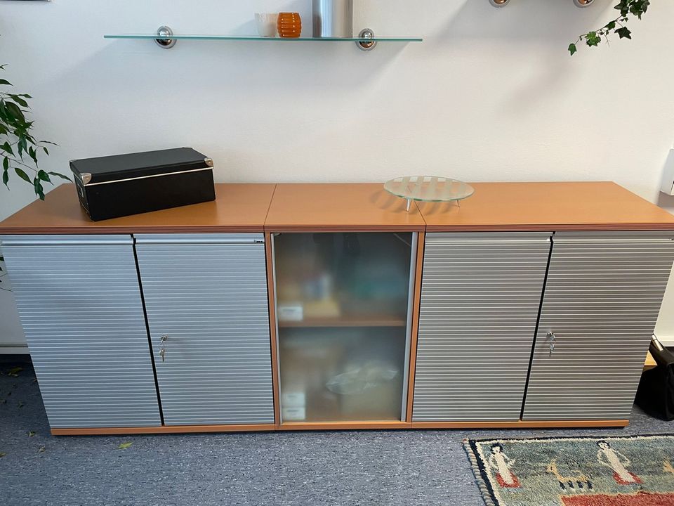 Büroeinrichtung komplett! 4 Hochwertige Schreibtische und Aktenschränke aus Schichtstoff und Metall mit Glasplatten in Coburg