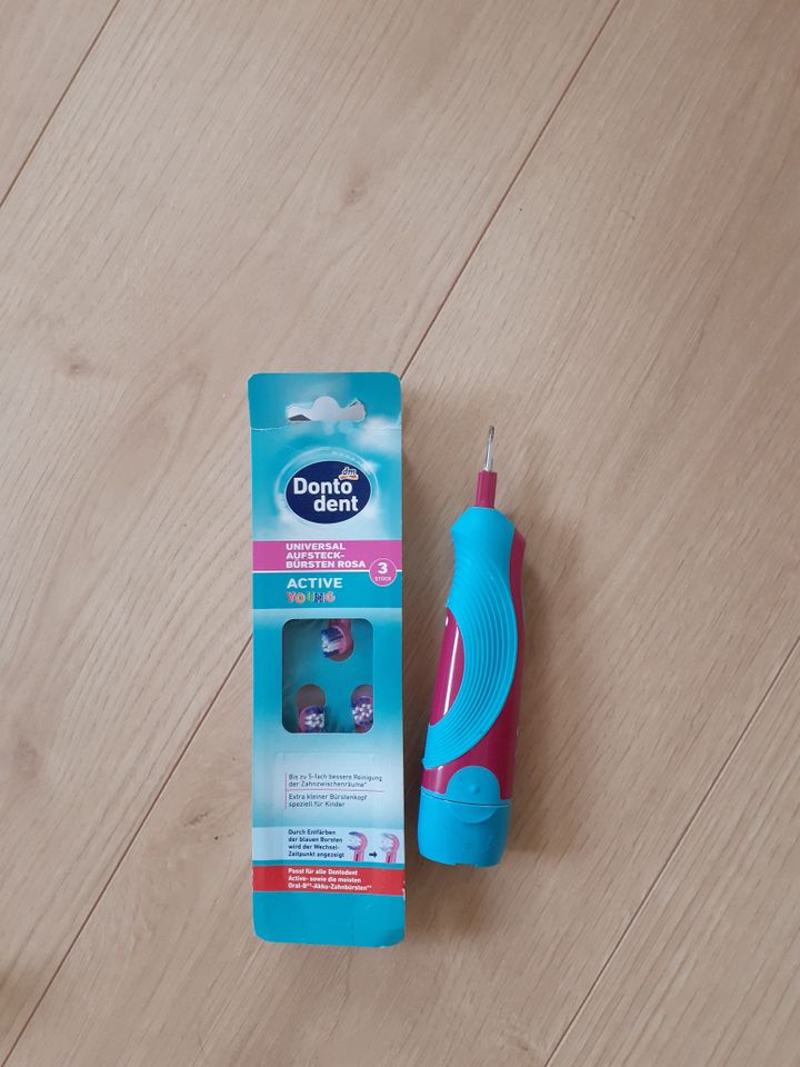 Oral B Kinderzahnbürste, elektrisch mit Batterie, & 3 Aufsätzen in Lohr (Main)