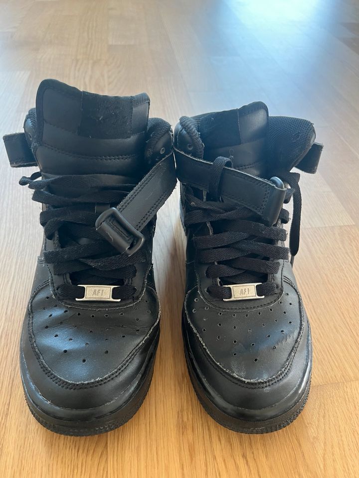 Nike Air Force 1 ‚07 Mid Größe 37,5 in Schwaikheim