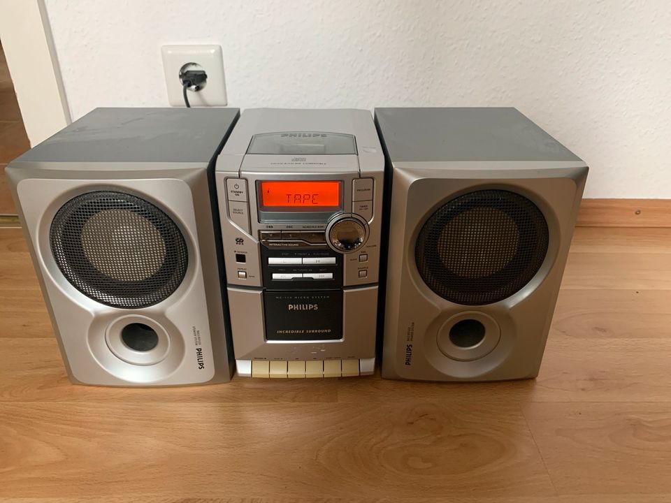 Philips Stereoanlage Bass Reflex Speaker System AUX! in Schwülper