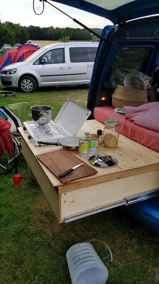 Camping / Campingbox für Caddy Ausziehsystem Tisch/Bett/... in Freiburg im Breisgau