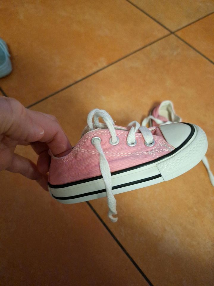 Converse Schuhe in Größe 21 in rosa in Limburg