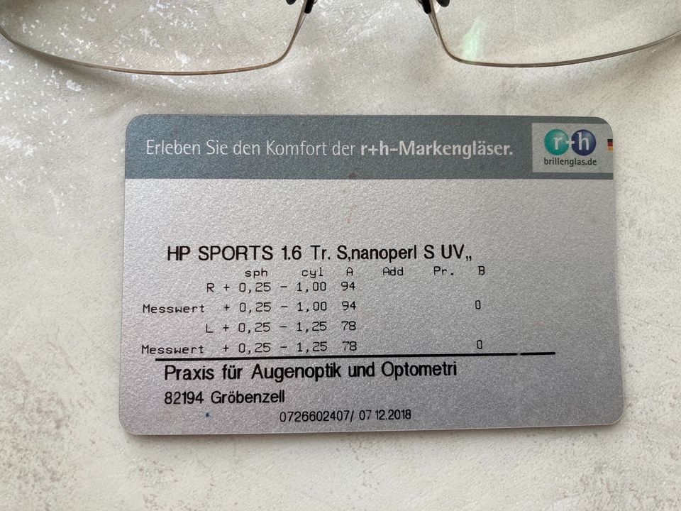 Sportbrille Sehstärke Brille Nike mit Selbsttönung in Pullach