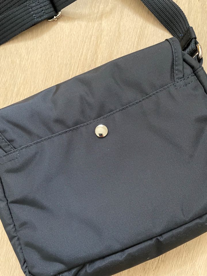 Bogner ❌ Handtasche Off-Shoulder Tasche blau Nylon neuw. €39 in Memmingen