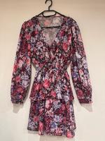 Langärmliges Kleid mit Blumenmuster Bayern - Ichenhausen Vorschau