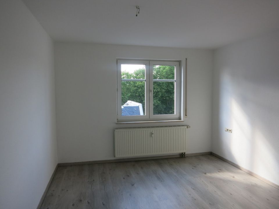 Moderne Wohnung im Zentrum mit Balkon und Tiefgaragenstellplatz! in Plauen