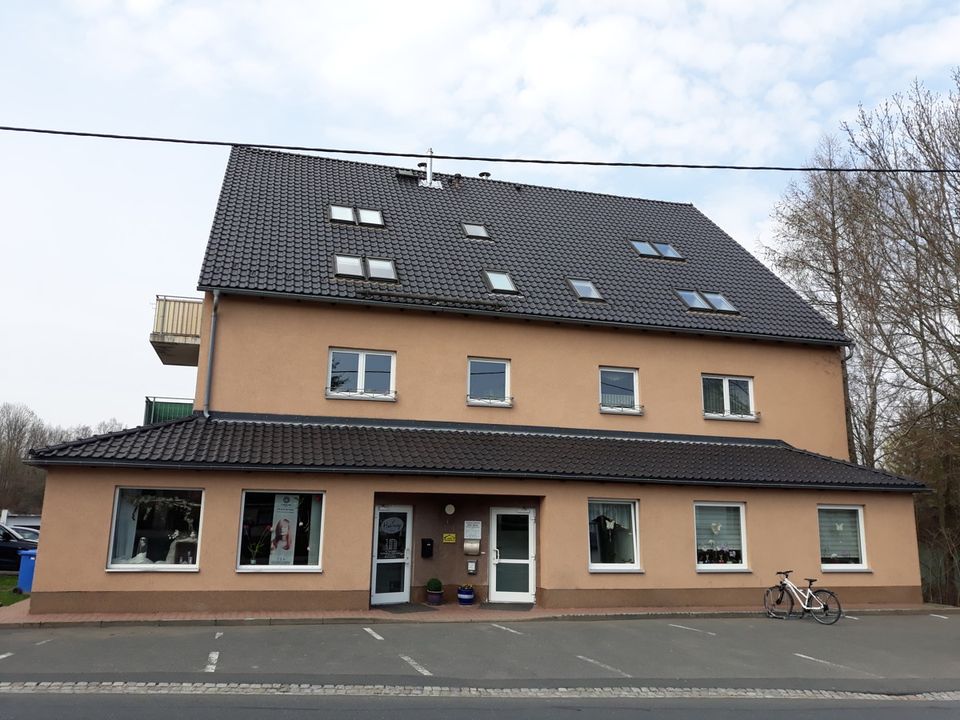 Schöne 2-Raum-Wohnung in zentraler Lage Lichtenbergs mit Einbauküche zu vermieten! in Lichtenberg/Erzgebirge