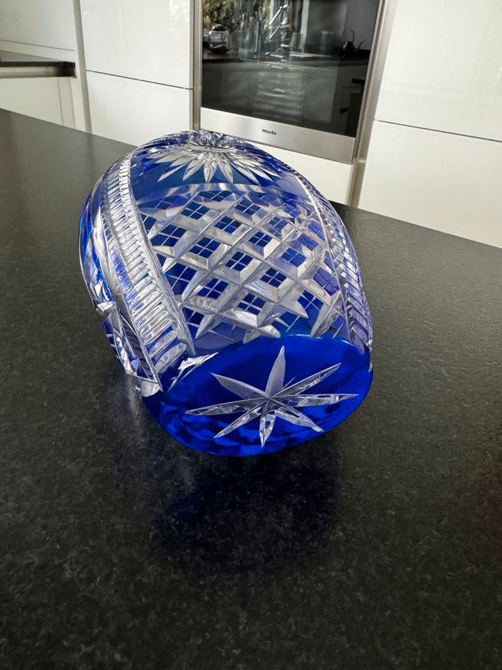 Böhmische Cobalt Blau Kristallvase Royal Blue handgeschnitten in Friedrichshafen