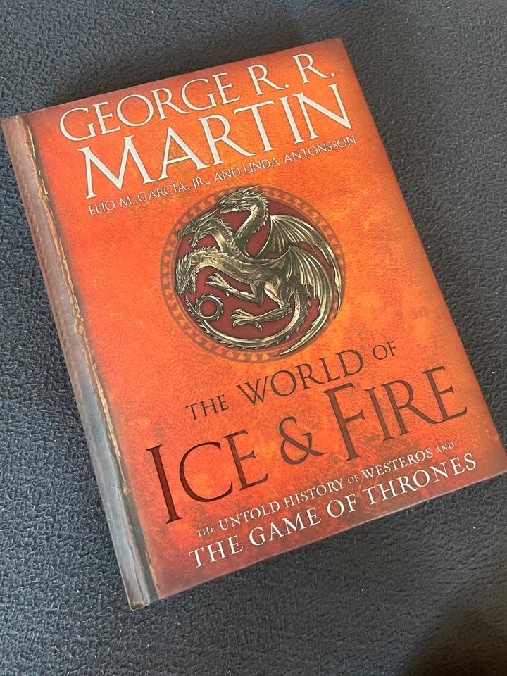 The world of ice and fire / game of thrones / George R R Martin in Lauter