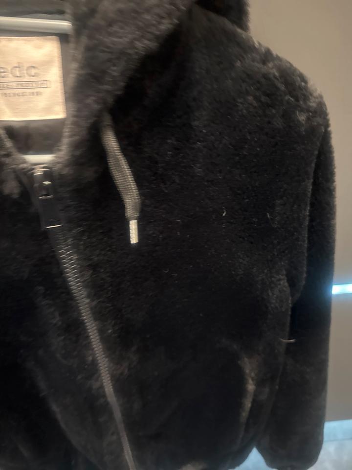 Esprit Flauschjacke mit Kaputze warm schwarz Gr. M neuwertig in Alsdorf