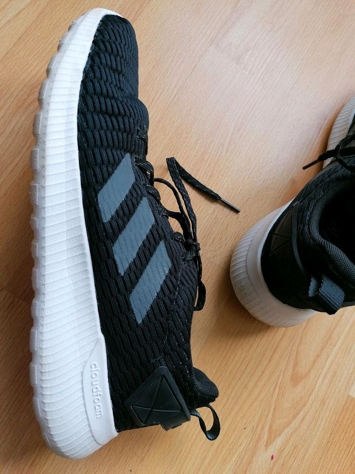 Luftige Adidas Turnschuhe 41 1/2 UK 7 1/2 US 8 Lite Racer Sneaker in  Nordrhein-Westfalen - Rheurdt | eBay Kleinanzeigen ist jetzt Kleinanzeigen