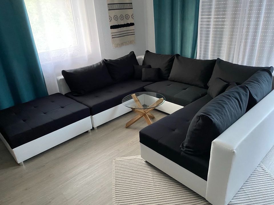 Großes Sofa / Couch schwarz weiß 3x2m in Mittenaar