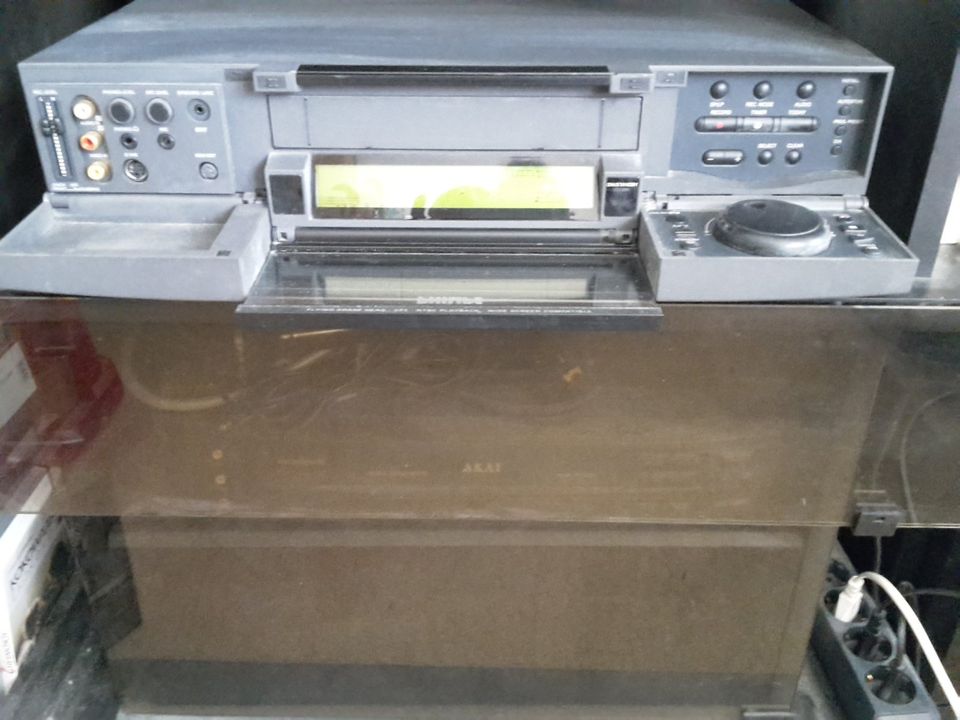 PHILIPS VR-948 MATCHLINE S-VHS Videorecorder mit Zubehör in Darmstadt