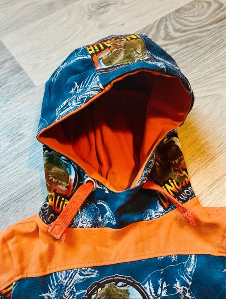 Dino Hoodie „Handmade“ Gr. 104/110 in Cottbus