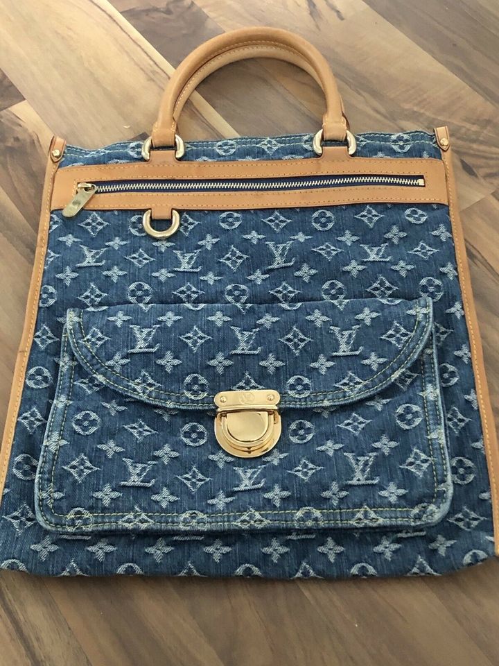 Louis Vuitton Blue Monogram Denim Sac Plat in Hessen - Bad Soden