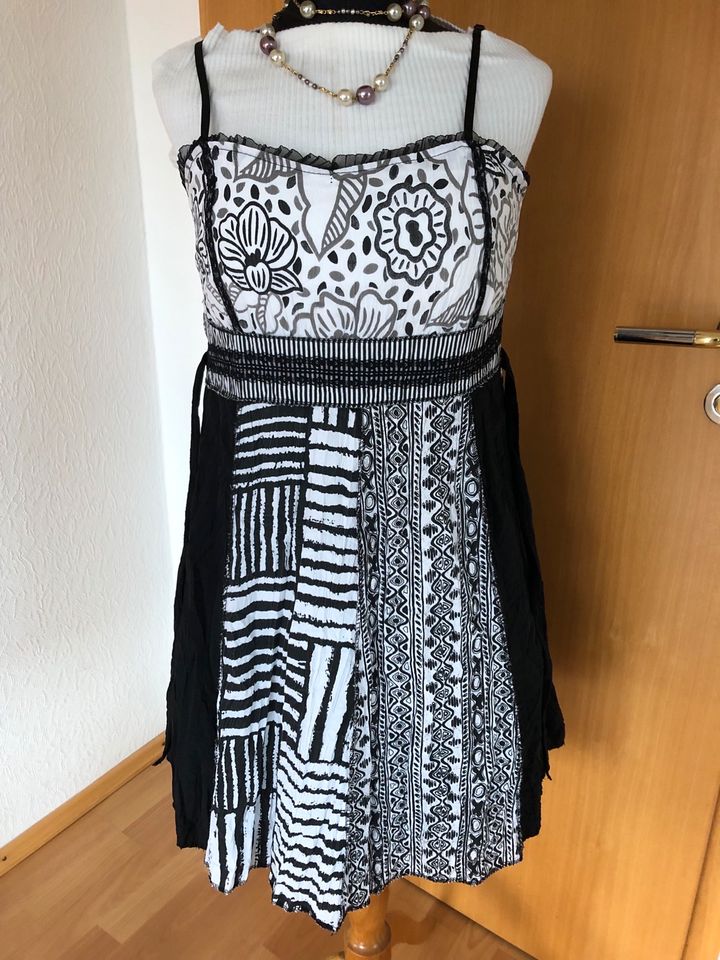 Sommerkleid Gr. 38/40, schwarz/weiß, in Ansbach